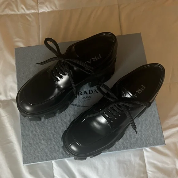 Prada Monolith brushed leather black lace-up dress shoes with lug sole - Picture 8 of 12